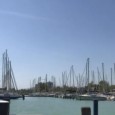 Botel Dream Boat